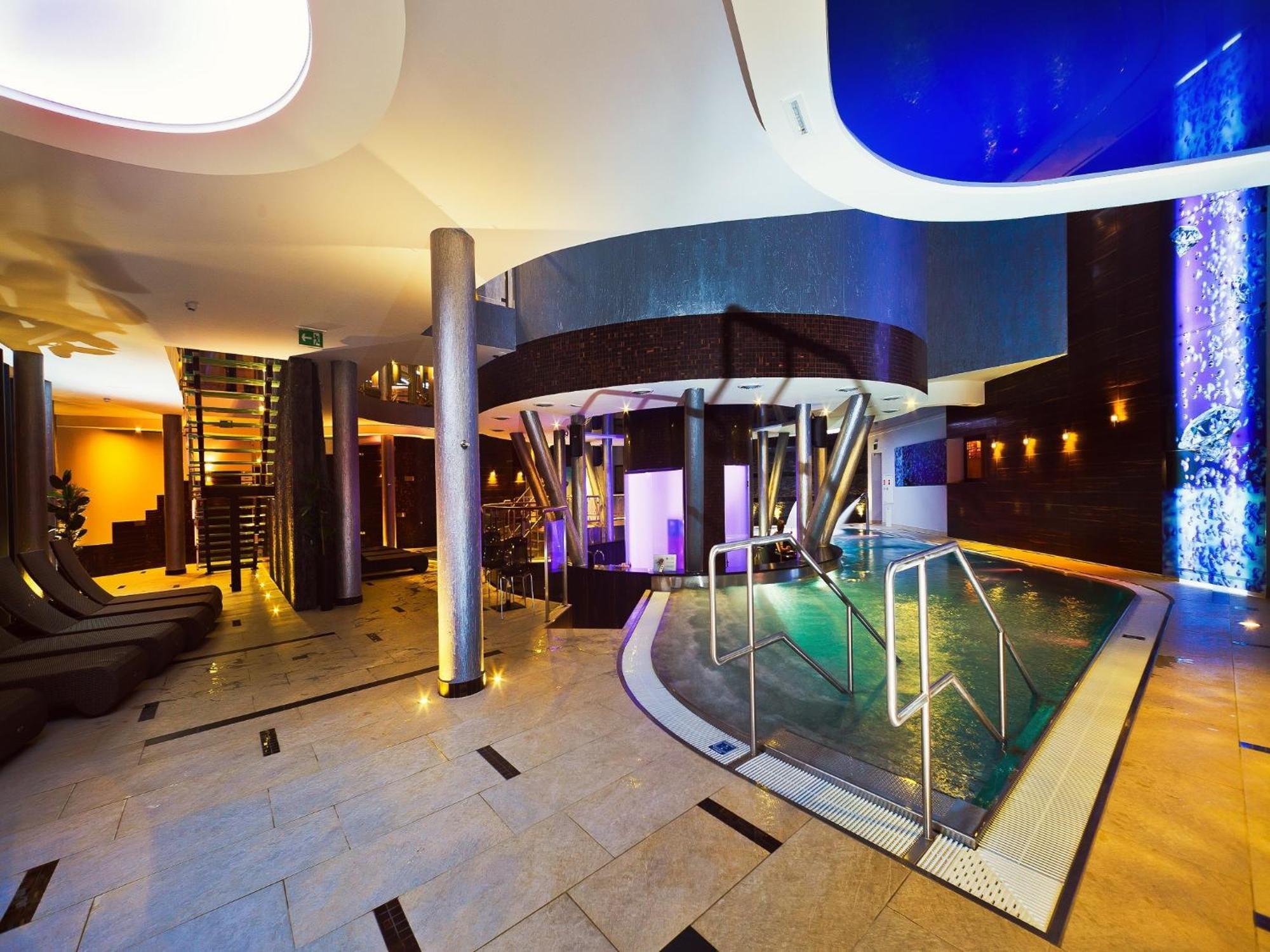Blue Diamond Hotel Active Spa Trzebownisko Eksteriør bilde