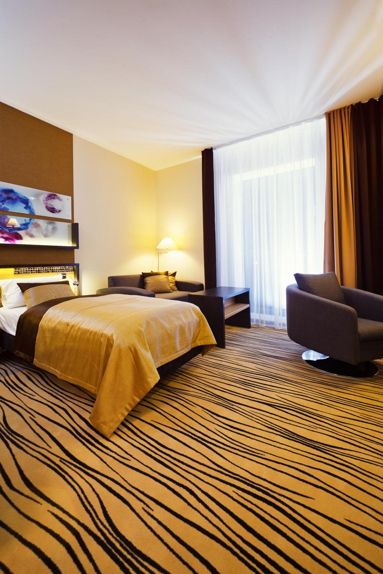 Blue Diamond Hotel Active Spa Trzebownisko Eksteriør bilde